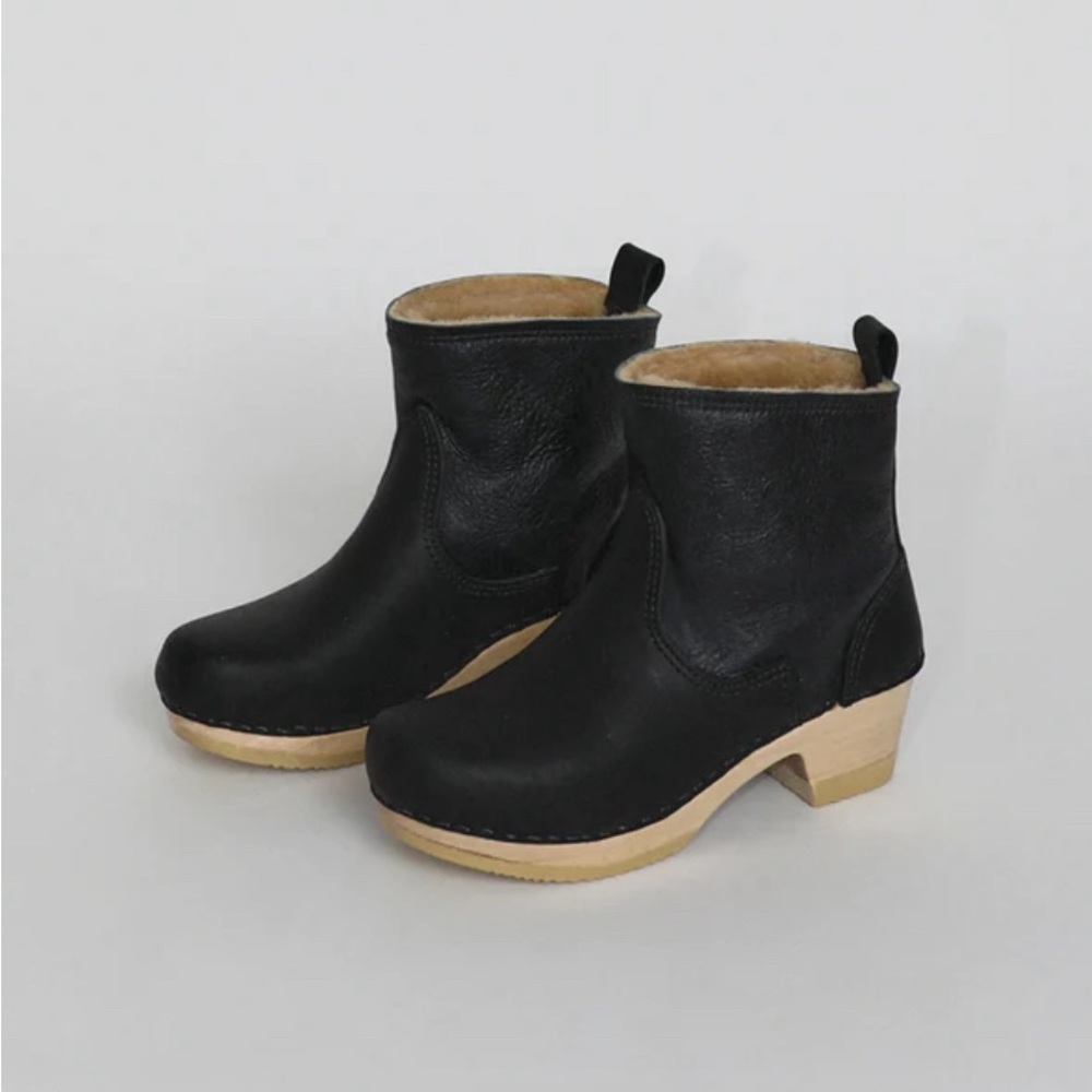No. 6 5” clog shearling boots in ink aviator
